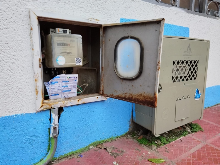 Denuncian falencias en la energía eléctrica del barrio 7 de Agosto