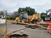 Cráter de gran tamaño se abrió en la calle 30 con Caño Seco en Yopal