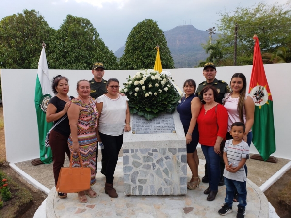 Policía rindió homenaje a uniformados caídos y heridos por el conflicto