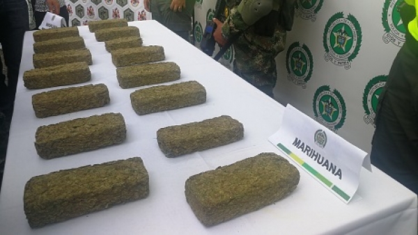 Más de 4 mil dosis de marihuana encontró la SIJIN en una maleta