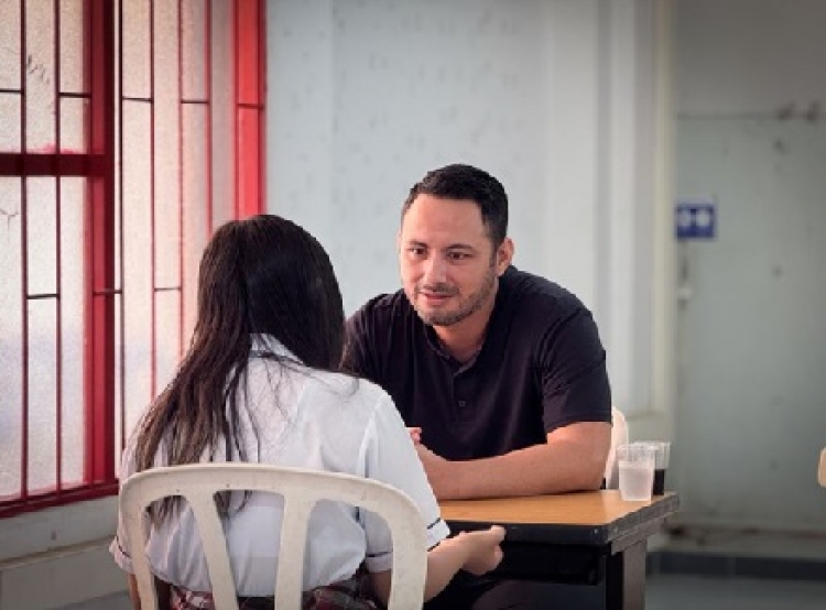 Escuchar a los jóvenes: Estrategia para fortalecer la salud mental estudiantil