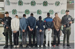 Bogotá: A la cárcel banda señalada de secuestrar y abusar de una mujer, entre los detenidos figura un patrullero de la Policía