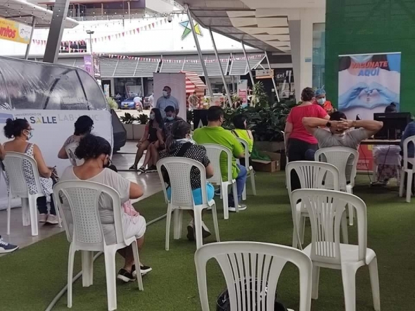 Yopal dio apertura al primer punto extramural de vacunación Covid-19 en el centro comercial Alcaraván