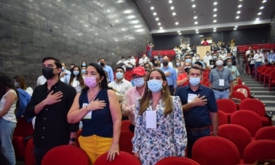 Alcaldes de municipios productores de petróleo se quejan por trabas para acceder a regalías. Ley sigue en implementación.