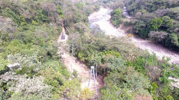 Avanza reconstrucción de paso elevado de línea de acueducto en Aguazul