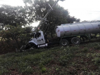 Accidente de un tracto camión dejó varias veredas de Yopal sin energía eléctrica