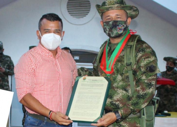 Asamblea Departamental de Casanare condecoró al saliente comandante del Grupo Montado de Caballería N°16 Guías de Casanare