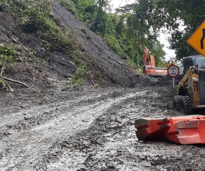 Paso a un solo carril en vía Aguazul - Sogamoso por deslizamientos de tierra