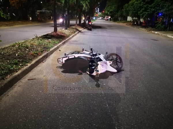 Ladrones tumbaron a una mujer de la moto por robarla