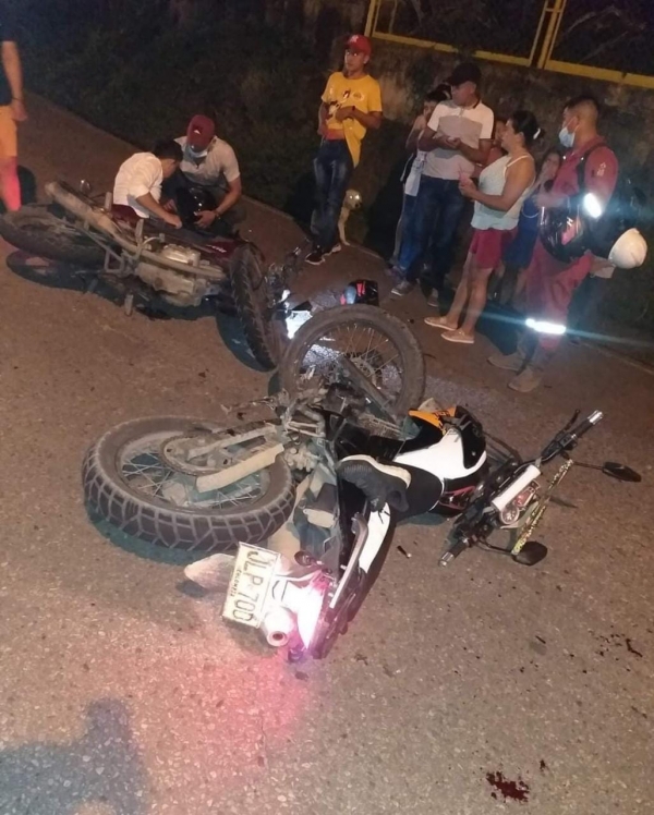 Dos motociclistas chocaron de frente en la vía que conduce al corregimiento El Morro