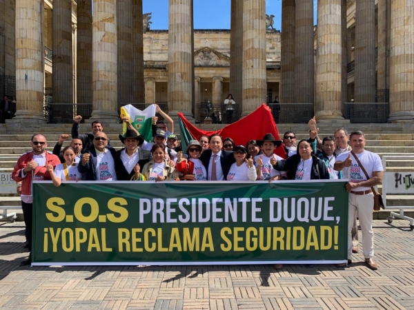 Con plantón en la Plaza de Bolívar, alcalde y comunales pidieron aumento de pie de fuerza en Yopal