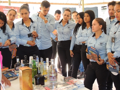 Con Grupo Anticontrabando previenen consumo ilegal de licores y cigarrillos en comunidad educativa