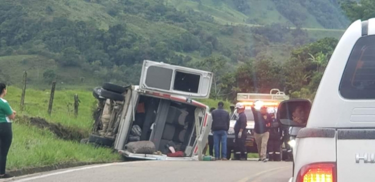 Bus se volcó en la vía del Cusiana dejando tres personas con heridas de consideración