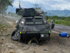 Atentado con explosivos contra vehículo blindado del Ejército deja un suboficial herido en Arauquita