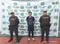 Hombre que se subió a un árbol para esconderse de la policía fue capturado y enviado a la cárcel por el delito de hurto