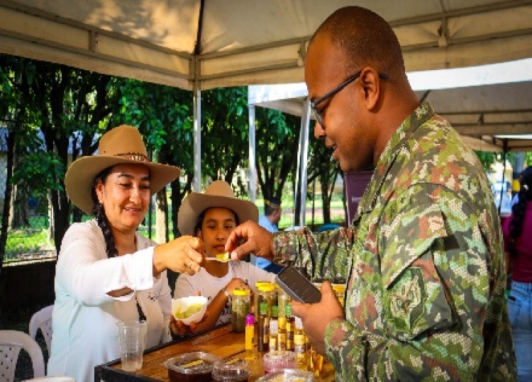 Ejército y productores locales realizan mercado campesino en Yopal para fortalecer economía rural y comunitaria