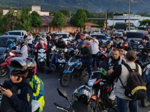 Artefactos explosivos en el puente El Charte tiene paralizada la movilidad por la Marginal del Llano