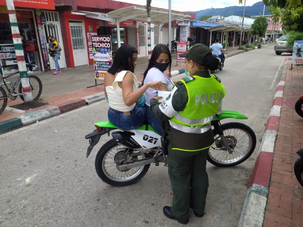 Policía adelanta campaña en Monterrery para evitar la propagación del Covid-19