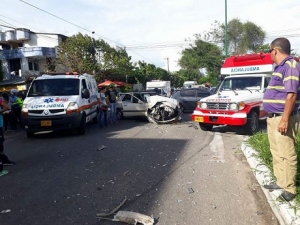 Dados de alta lesionados de accidente de tránsito entre automóvil y vehículo de valores en Yopal