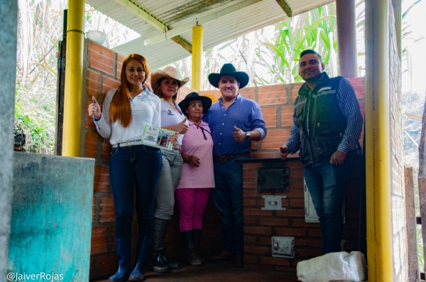 Con Estufas Ecoeficientes le cambian la vida a familias campesinas