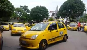Con una piedra golpearon a taxista de Yopal para robarlo