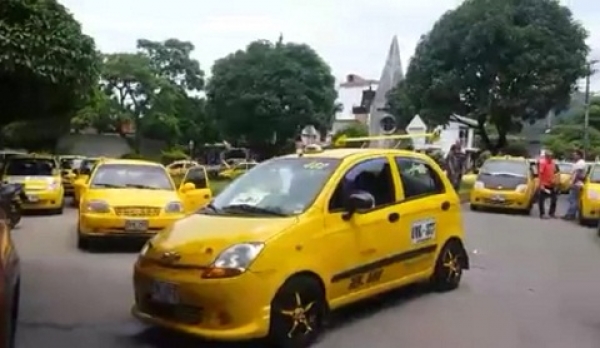 Con una piedra golpearon a taxista de Yopal para robarlo