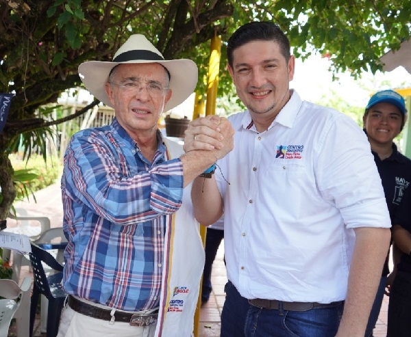Salomón Sanabria recibió el apoyo de Álvaro Uribe y los congresistas Amanda Rocío y Jairo cristancho