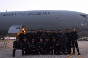 Fuerza Aérea transporta personal para extinción de incendio en Vichada