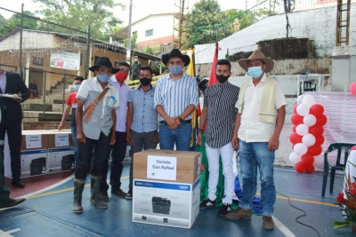 La Unidad para las víctimas entregó equipos de computo para 18 juntas de acción comunal del municipio de Recetor