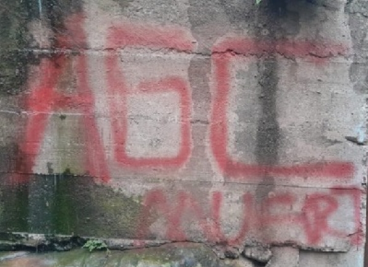 Grafitis alusivos a las AGC en El Morro prenden las alertas de seguridad en la comunidad