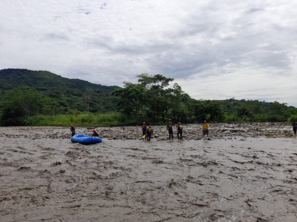 Evacuaron 11 personas que habían quedado atrapadas en río Cravo Sur de Yopal debido a creciente