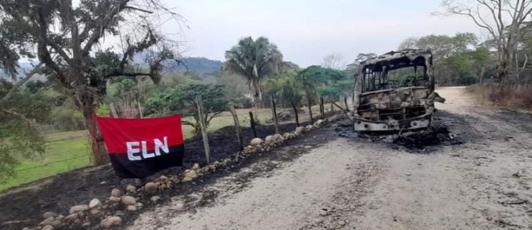 Indignación en Casanare por incineración de buseta de transporte escolar en Paz de Ariporo