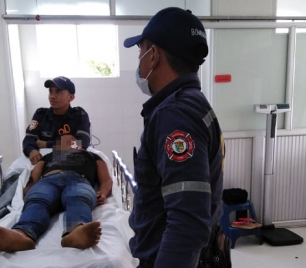 Adolescente resultó con su rostro cortado al parecer por su propia madre