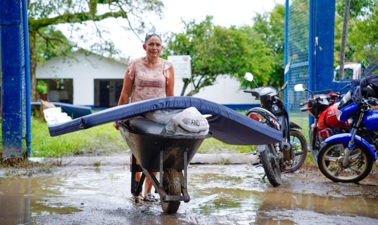 Gobernación sigue atendiendo familias damnificadas en Casanare por la ola invernal