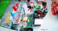 Ladrón entró a un supermercado, amenazó un niño y robó la caja registradora