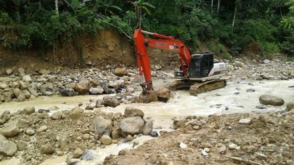 Sigue atención del puente Quebrada Honda