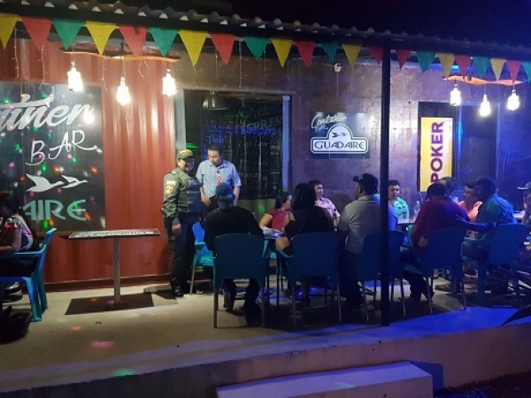 En Monterrey Policía controla venta de licor a menores