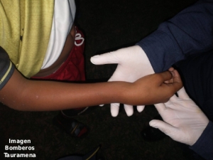 Bomberos atienden a menor con posible fractura en brazo en la vereda Iquía de Tauramena