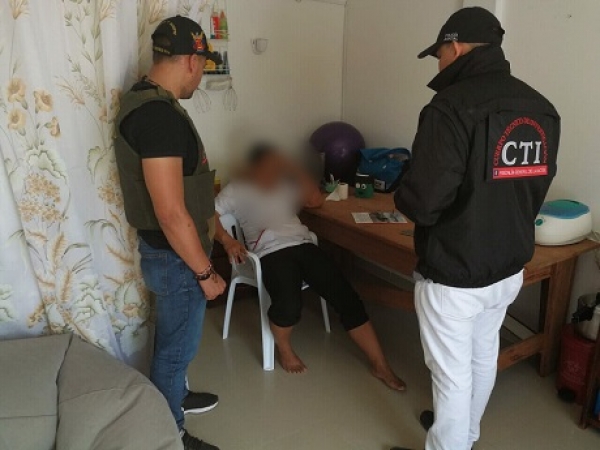 Mujer señalada de cobrar extorsiones, fue capturada en Amazonas