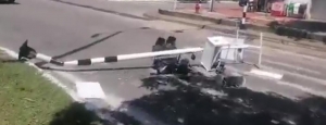 Conductor perdió el control del vehículo y derribó un semáforo en Yopal