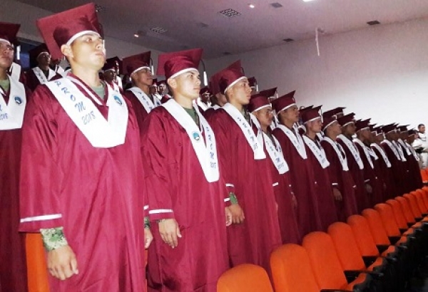 Fueron a prestar su servicio militar y se llevan su título de bachiller