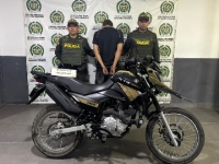Policía captura a un hombre y recupera motocicleta hurtada en aguazul