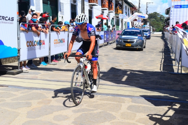 Vibrante llegada en Támara con nuevos líderes en la Vuelta al Porvenir y el Tour Femenino