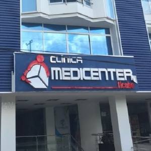 Hospitalizado médico que atendió a paciente muerta por enfermedad sin establecer