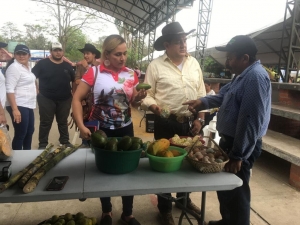 Con éxito finalizó 1er mercado campesino en Tilodirán