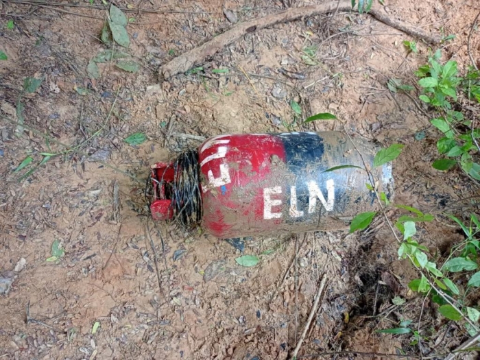 Con un cilindro de 40 libras, con marcas alusivas al ELN, pretendían afectar el puente Jorobado