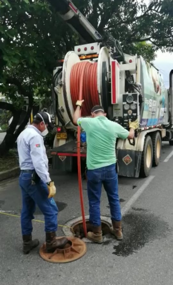 Unidad de alcantarillado EAAAY, solucionó afectación presentada por taponamiento