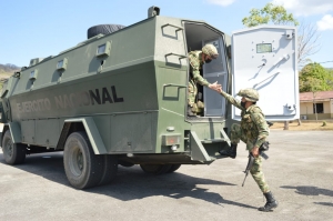 Ejército envía vehículos blindados para movilizar tropas en Arauca