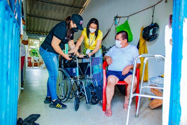 Adulto mayor recibió silla de ruedas en la vereda Cupiagua de Aguazul