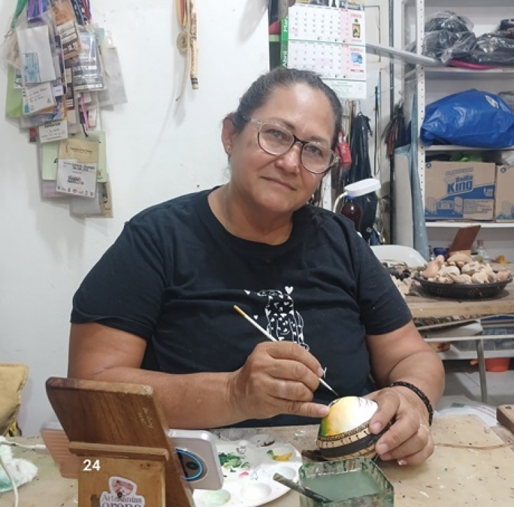 Lorena Vanegas en su taller en Paz de Ariporo
